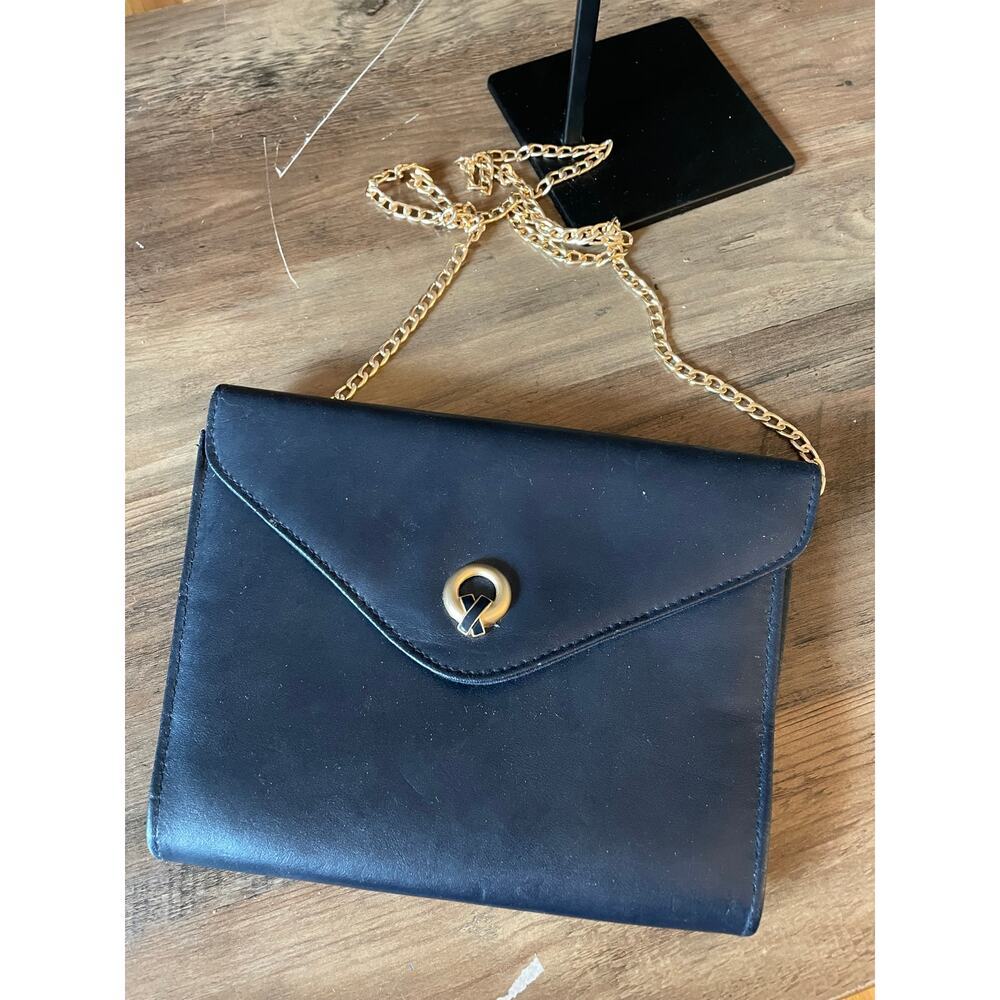 6/$25 Vintage Navy and Gold Faux Leather Convertible Crossbody